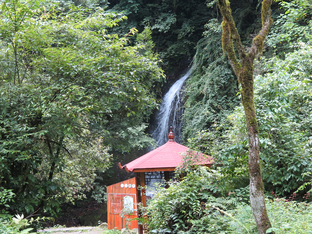 渔泉瀑布（西岭前山）