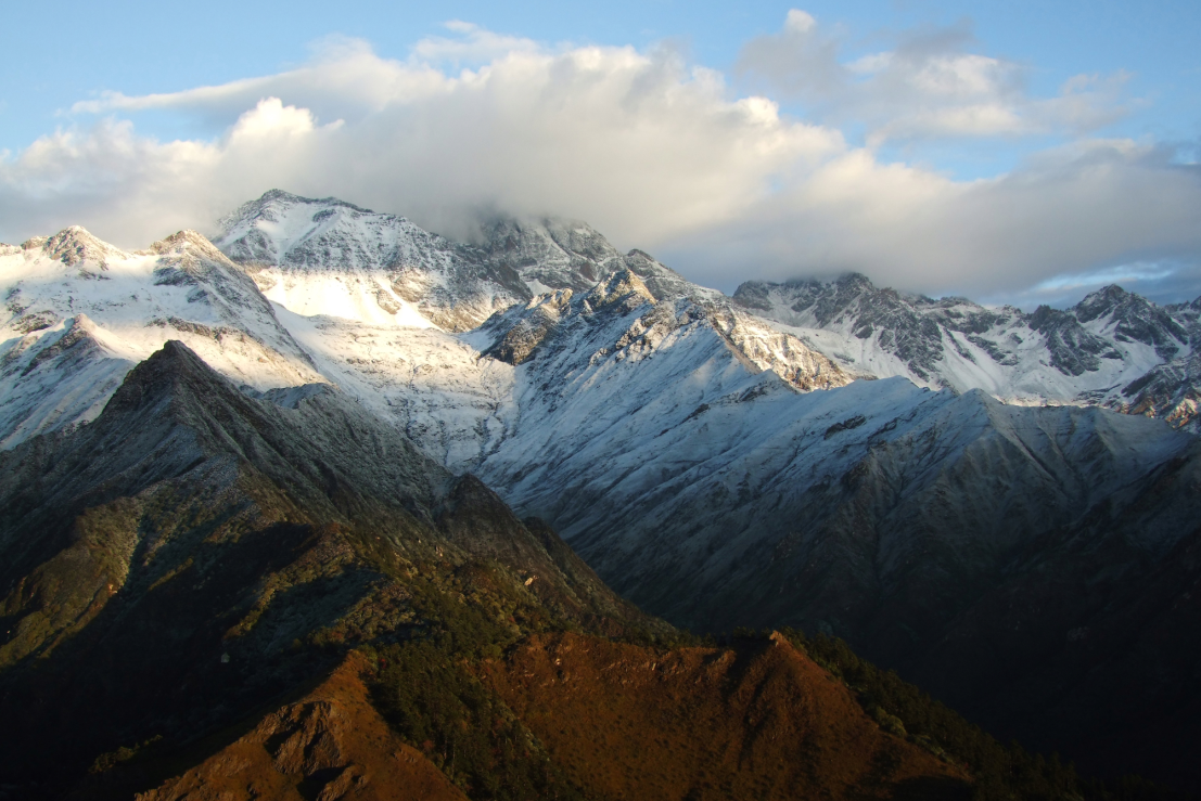 日照金山