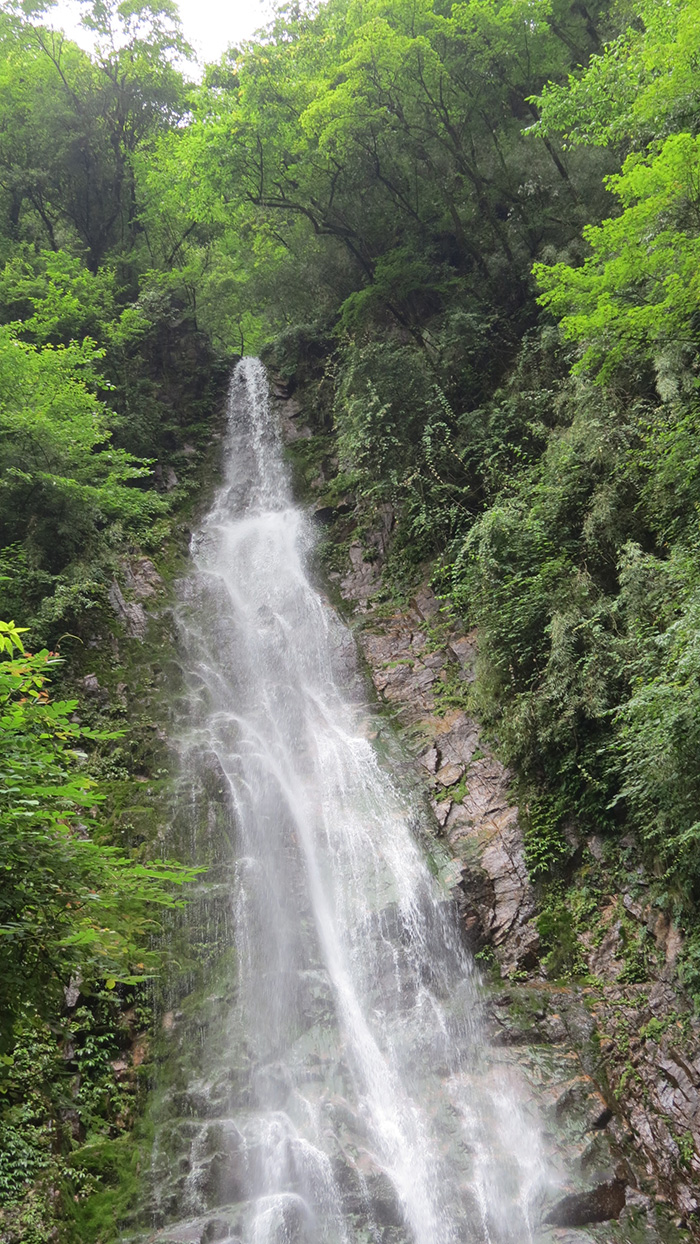 五彩瀑布（西岭前山）